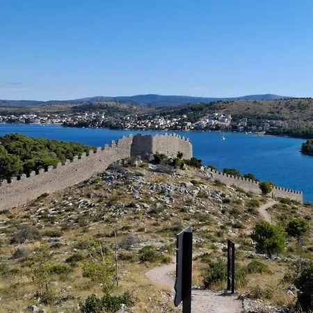 Apartment Mlinar - Two Bedroom With Seaview Grebastica