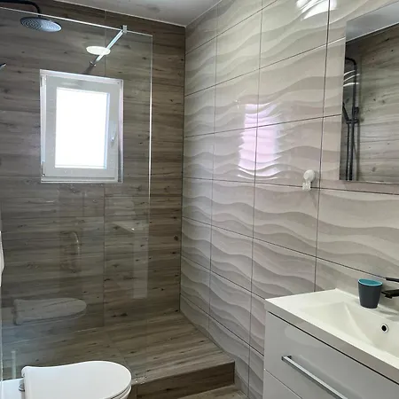 Mlinar - Two Bedroom With Seaview Grebastica